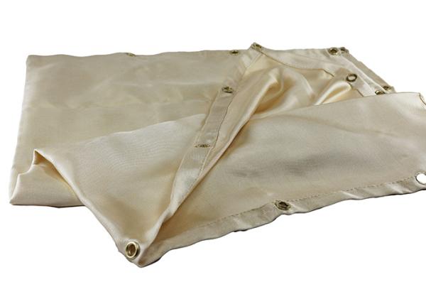 Buy cheap 1000 Degrees Fiberglass Welding Blanket Fireproof Off White High Temp Resistant from wholesalers