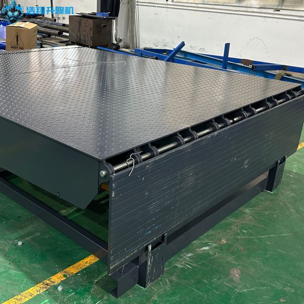 China Large Goods Loading Dock Leveler Hydraulic Warehouse Mobile Dock Equipment on sale China Large Goods Loading Dock Leveler Hydraulic Warehouse Mobile Dock Equipment on sale