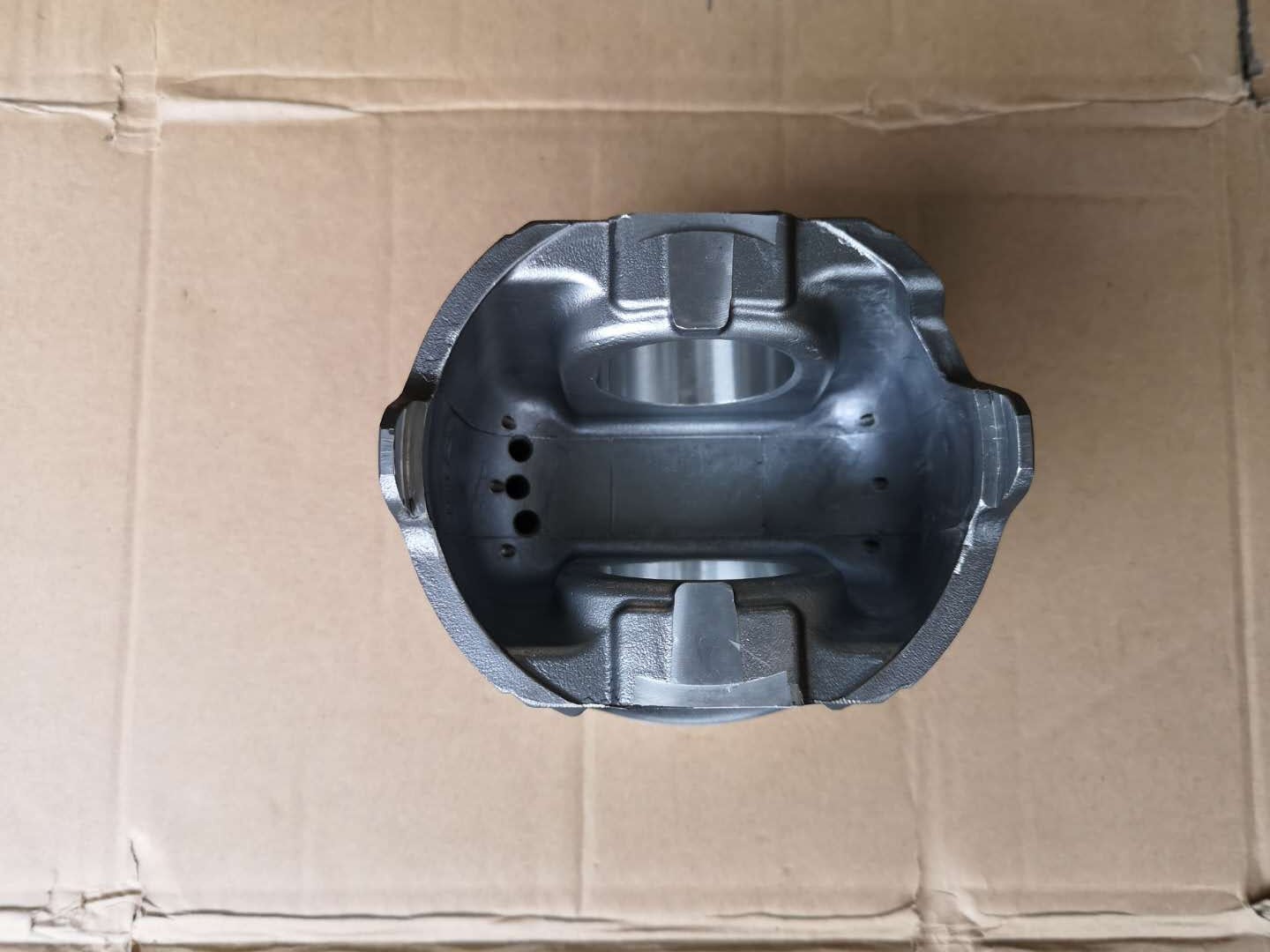 10PD1 Piston ISUZU Engine Parts 1121118060 Container Truck EXR EXZ Platform Trailer CHX Commercial Vehicle